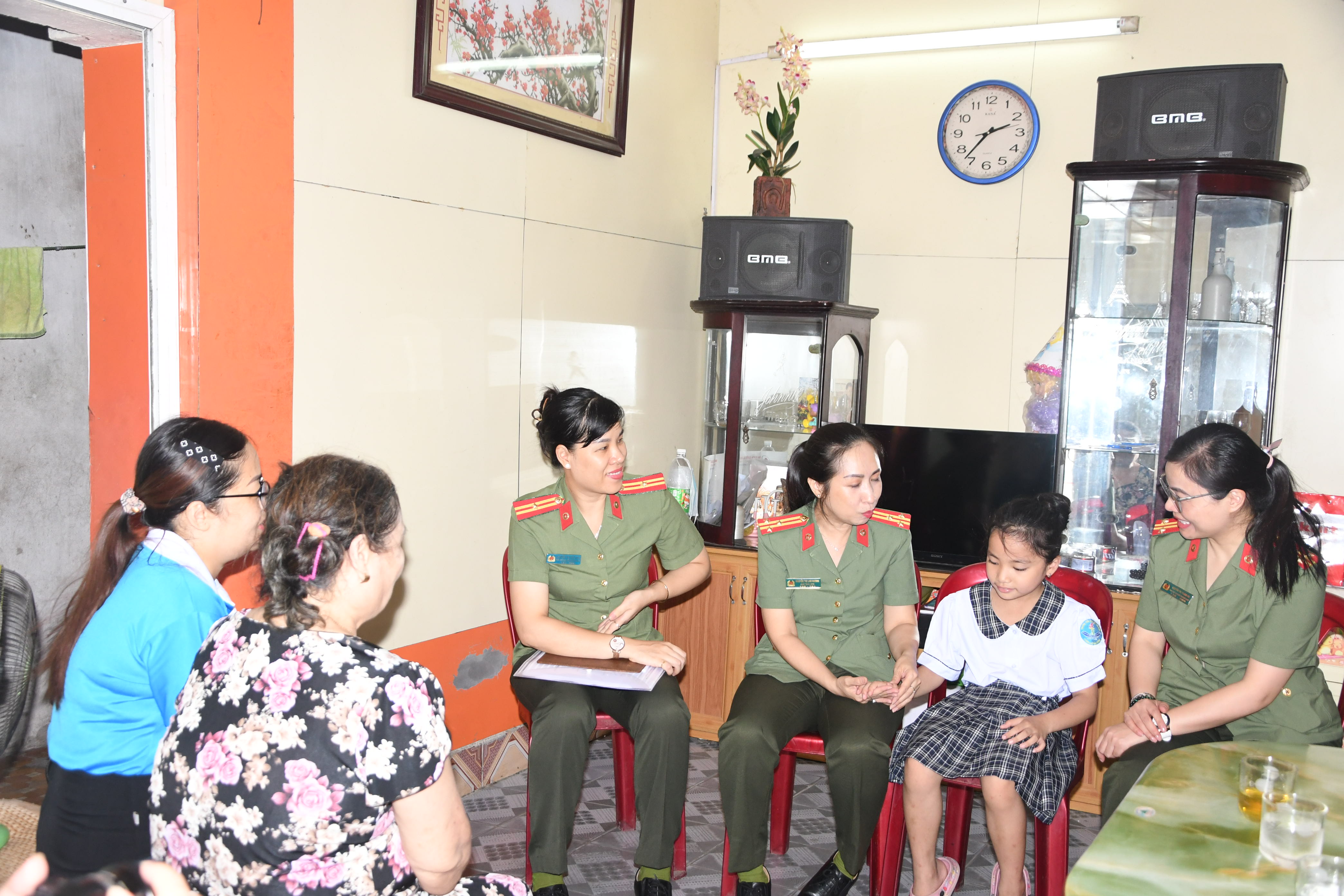 Các cấp Hội phụ nữ CATP: Nhận đỡ đầu 15 trẻ em có hoàn cảnh khó khăn trên địa bàn thành phố